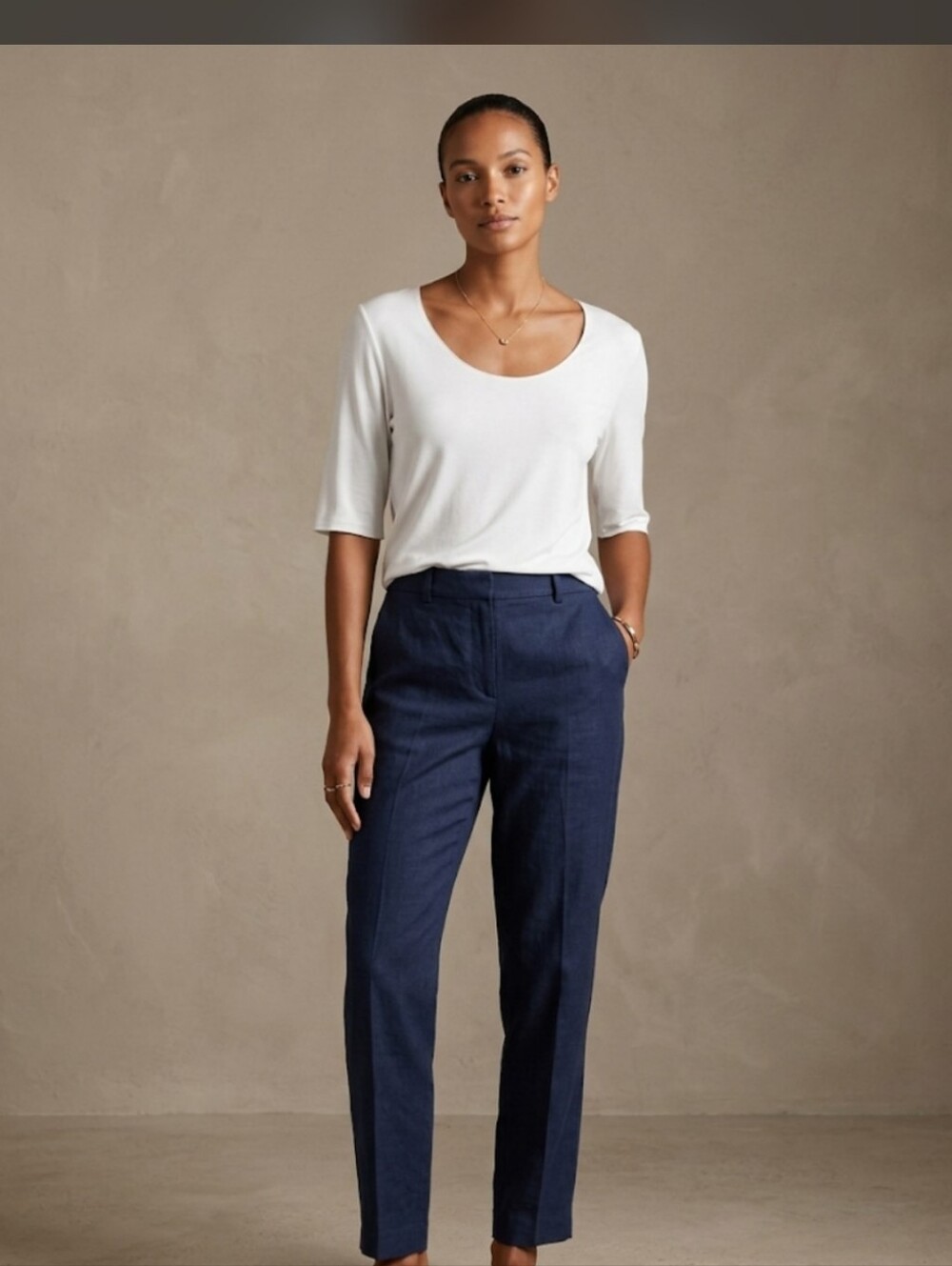 ARMANI COLLEZIONI Off White Scoop‎ Neck Minimalist  Top Made in Italy Size 8
